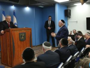 Menachem Lubinsky adressing the Prime Minister